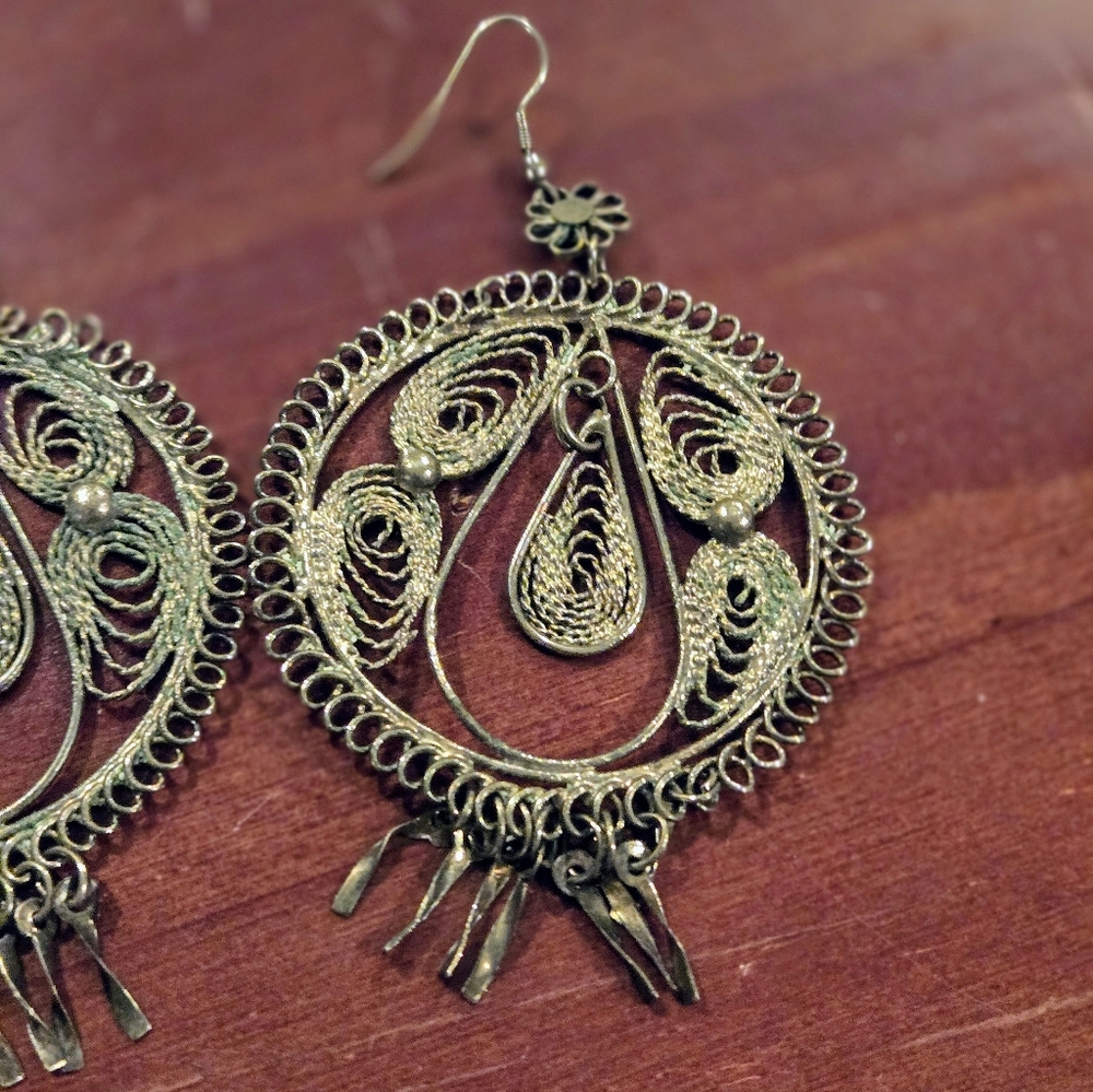 Vintage Boho Chic Silver Filligree Hoop Earrings - Picture 3 of 6